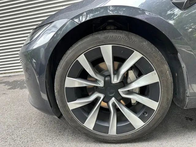Tesla Model 3 — Фото автомобиля 13