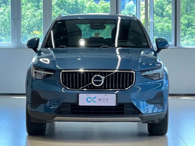Volvo XC40 — Фото автомобиля 2