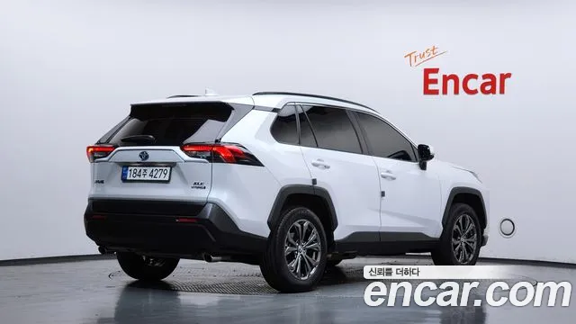 Toyota RAV4 Generation 5 — Фото автомобиля 2