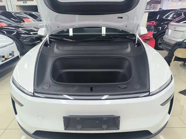 Tesla Model Y — Фото автомобиля 19