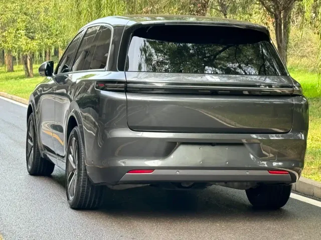 Li Auto L8 — Фото автомобиля 19