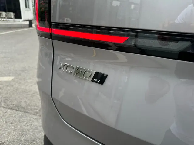 Volvo XC70 Plug-in Hybrid — Фото автомобиля 19