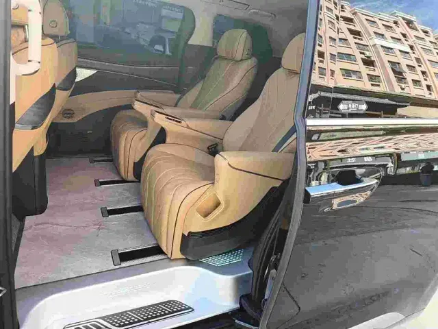Denza D9 — Фото автомобиля 7