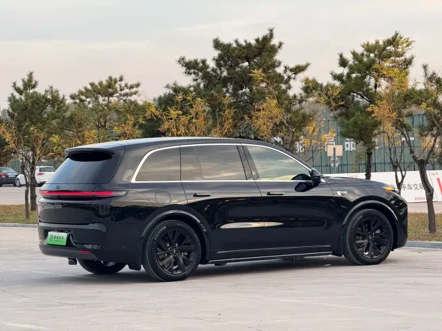 Li Auto L8 — Фото автомобиля 24