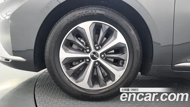 Kia K8 Hybrid — Фото автомобиля 5