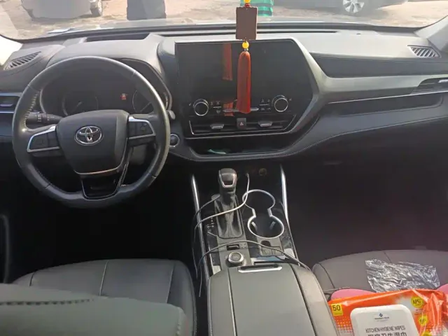 Toyota Highlander — Фото автомобиля 12