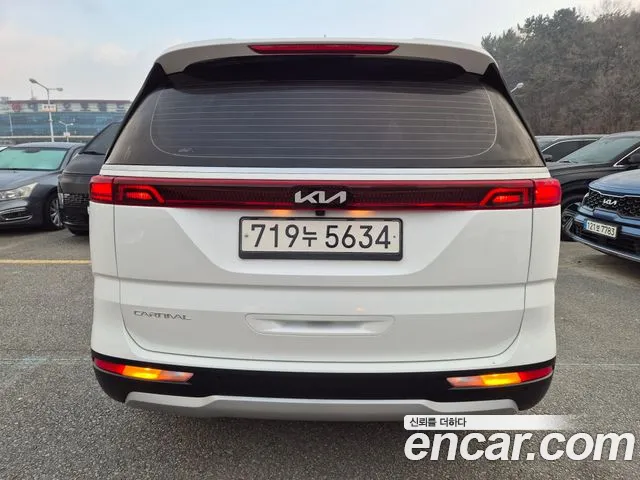 Kia Carnival Generation 4 — Фото автомобиля 2