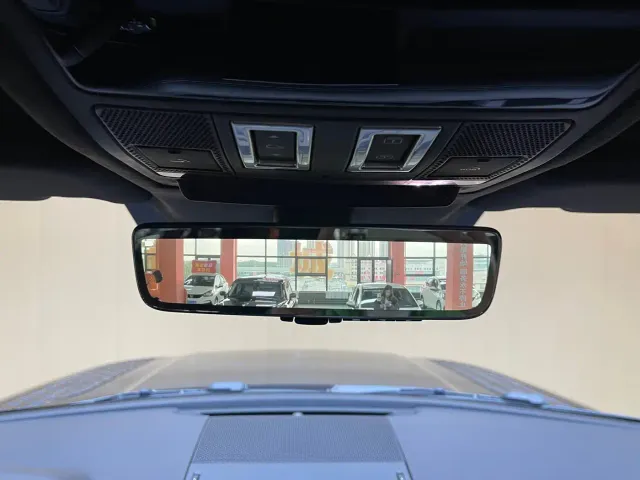 Land Rover Defender — Фото автомобиля 16