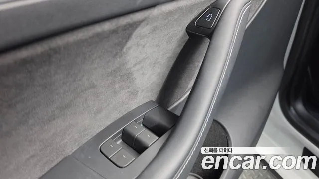 Tesla Model Y — Фото автомобиля 28
