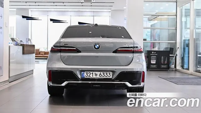 BMW 7 Series G70 — Фото автомобиля 3