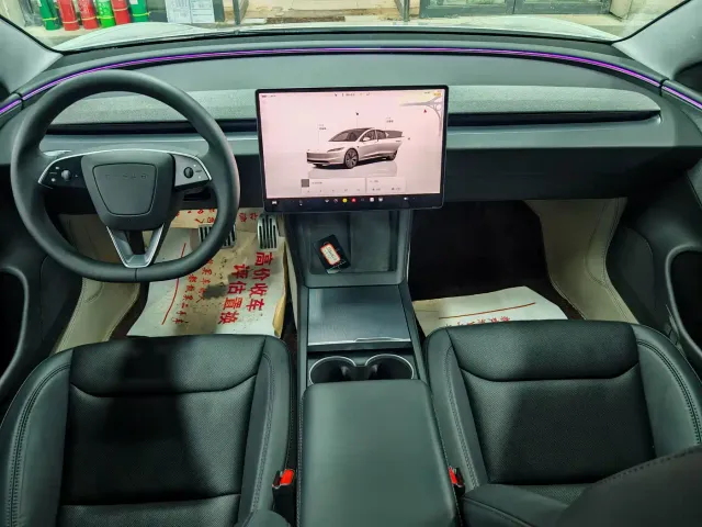 Tesla Model 3 — Фото автомобиля 10