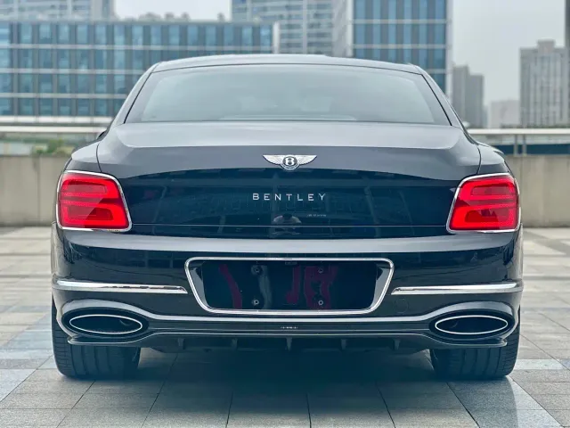 Bentley Flying Spur — Фото автомобиля 18