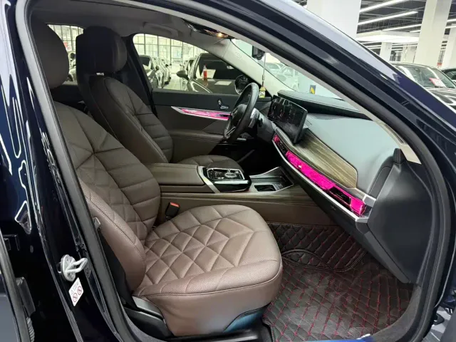 BMW 7 Series — Фото автомобиля 13