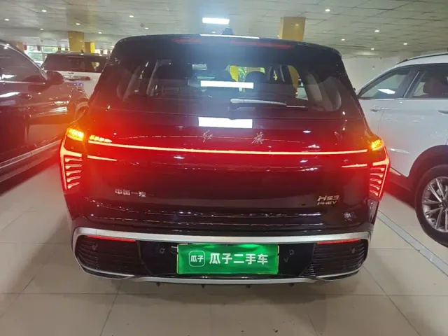 Hongqi HS3 PHEV — Фото автомобиля 5
