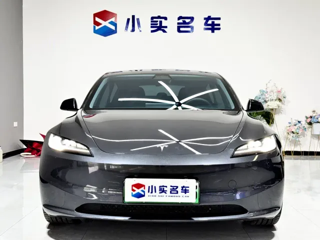 Tesla Model 3 — Фото автомобиля 2