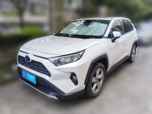 Фотография автомобиля — Toyota RAV4