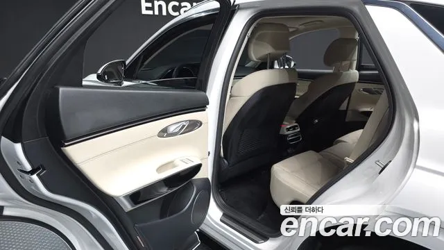 Genesis GV70 — Фото автомобиля 16