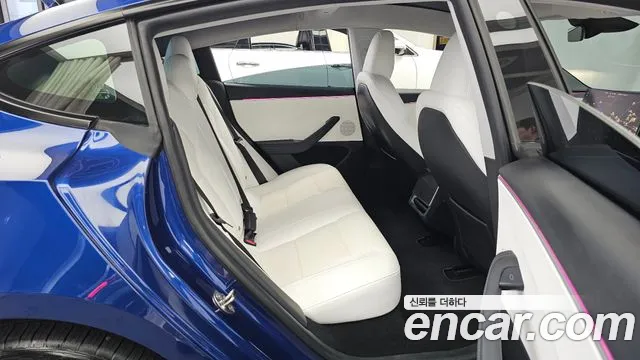 Tesla Model 3 — Фото автомобиля 12