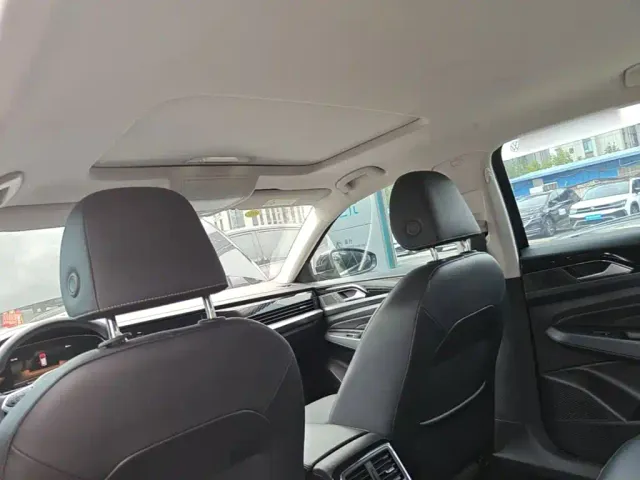 Volkswagen Passat — Фото автомобиля 17