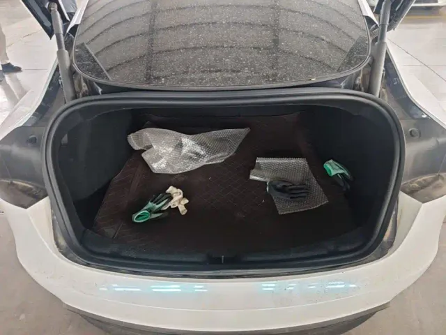 Tesla Model 3 — Фото автомобиля 14