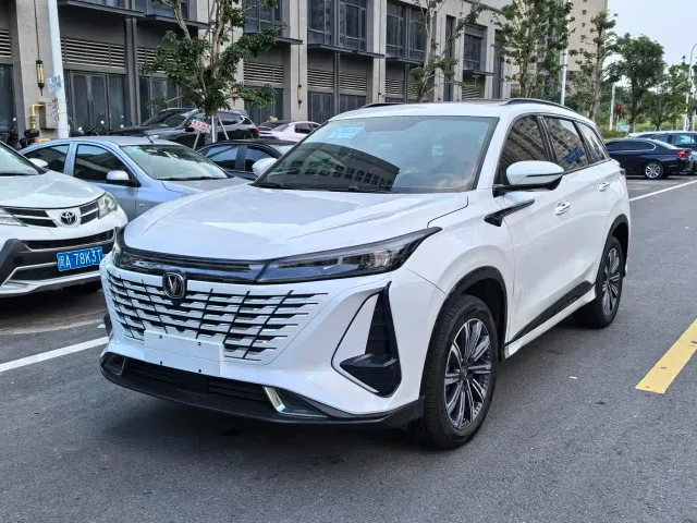 Фотография автомобиля — Changan CS75 Plus