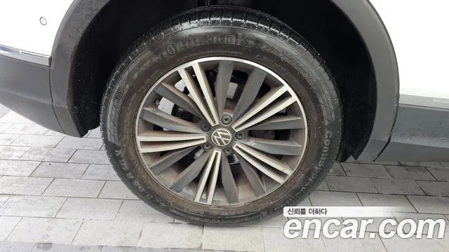 Volkswagen Tiguan Tiguan 2 поколение 2.0 TDI 4Motion Premium — Фото автомобиля 5