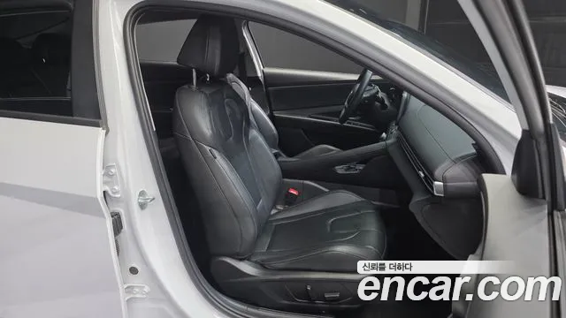 Hyundai Avante CN7 — Фото автомобиля 12