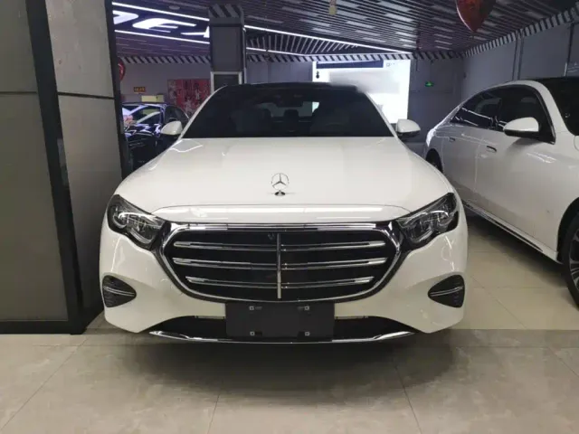Mercedes-Benz E-Class — Фото автомобиля 2