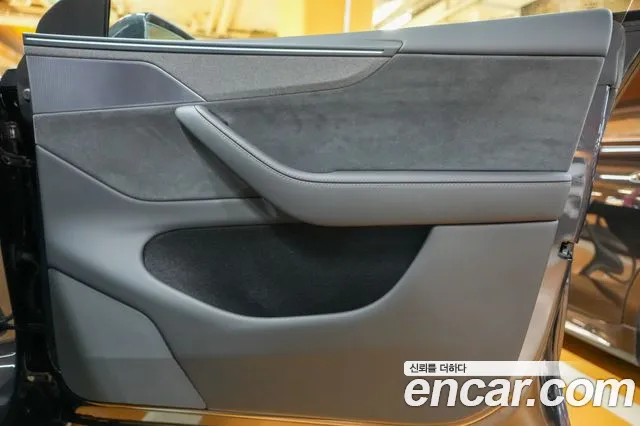 Tesla Model Y — Фото автомобиля 10