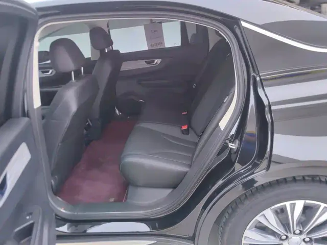 Hongqi E-QM5 — Фото автомобиля 11