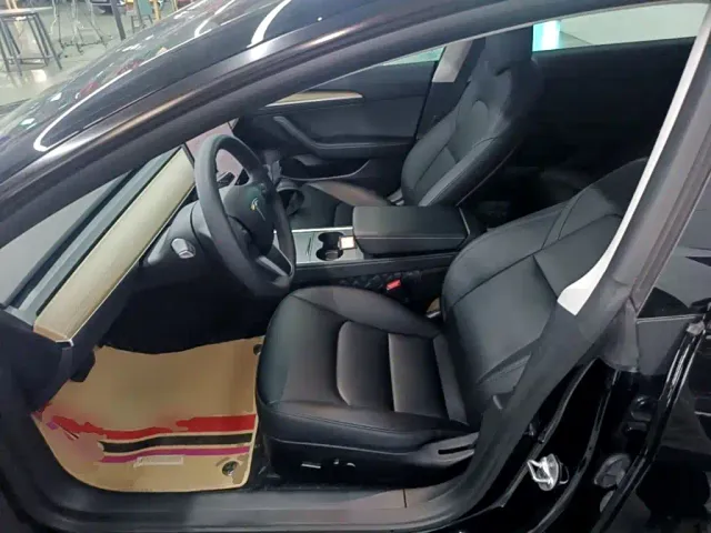 Tesla Model 3 — Фото автомобиля 14