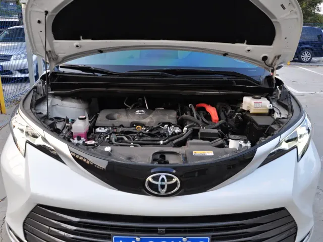 Toyota Sienna — Фото автомобиля 15
