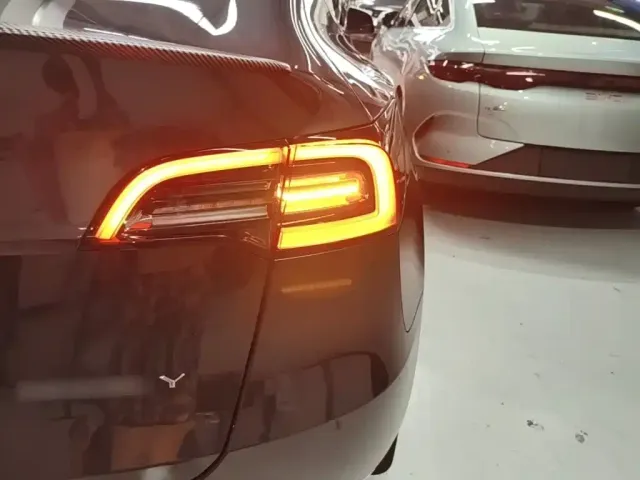 Tesla Model Y — Фото автомобиля 7