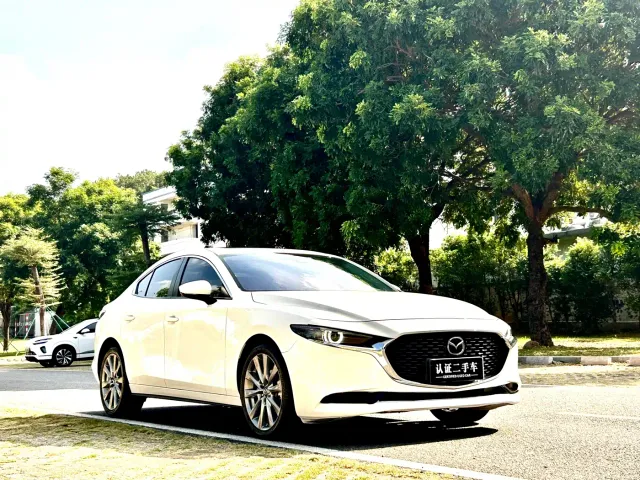 Mazda Axela — Фото автомобиля 3