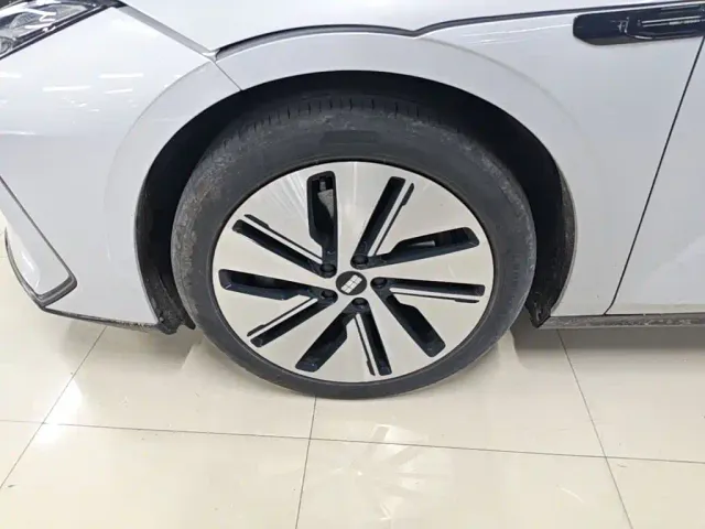 Geely Galaxy E8 — Фото автомобиля 22