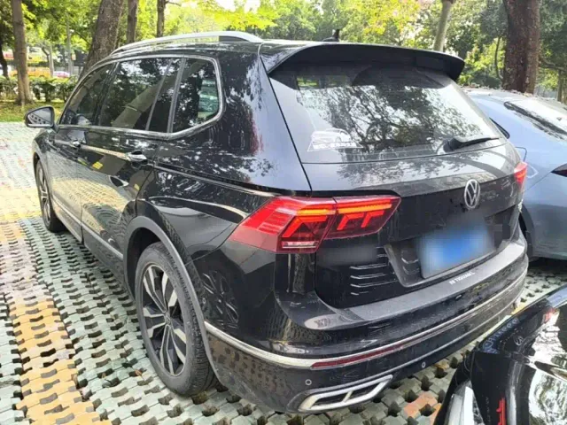 Volkswagen Tiguan L 2023 380TSI 4WD R-Line Premium 7-seater — Фото автомобиля 4