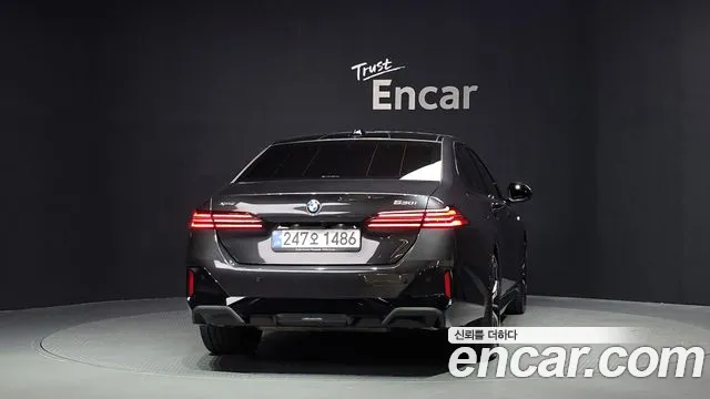 BMW 5-Series 5 серия (G60) 530i xDrive M Sport — Фото автомобиля 4