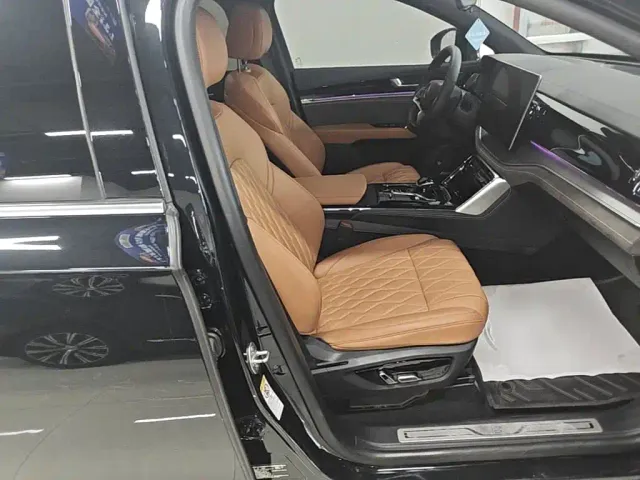 BYD Tang — Фото автомобиля 24