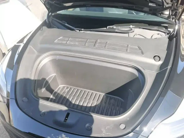 Tesla Model Y — Фото автомобиля 19