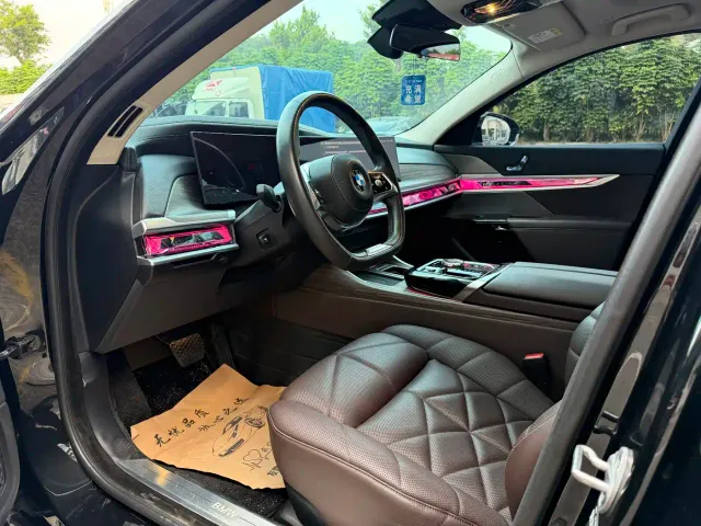 BMW 7 Series — Фото автомобиля 3