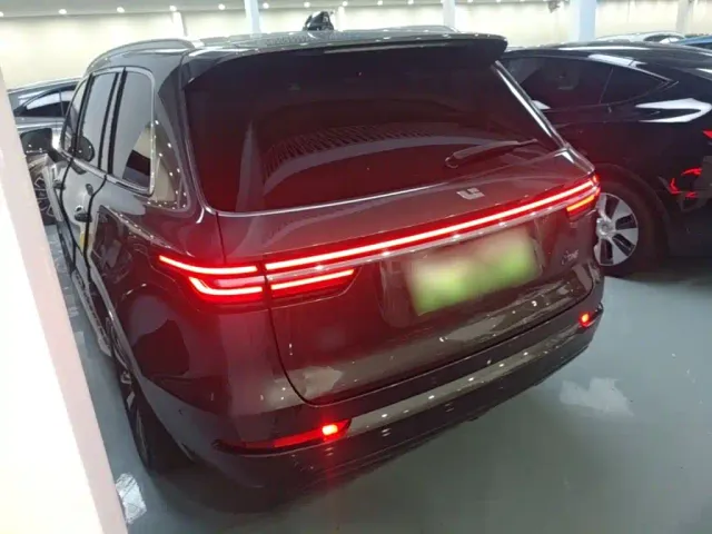 Li Auto ONE — Фото автомобиля 4