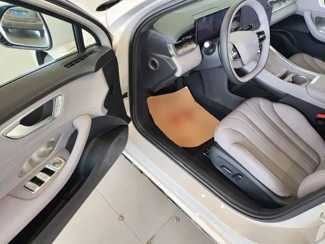 Roewe M7 DMH — Фото автомобиля 15
