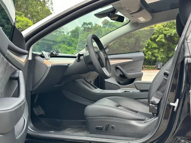 Tesla Model 3 — Фото автомобиля 5