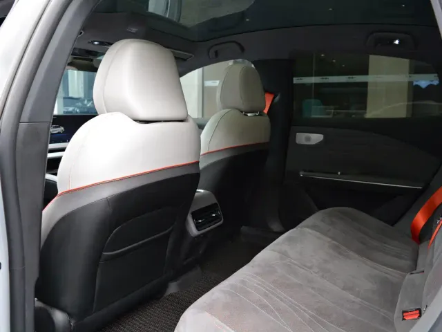 Geely Galaxy E8 — Фото автомобиля 14