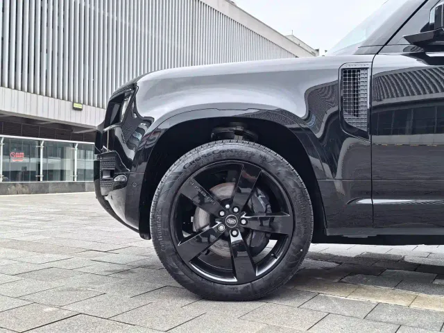 Land Rover Defender — Фото автомобиля 8