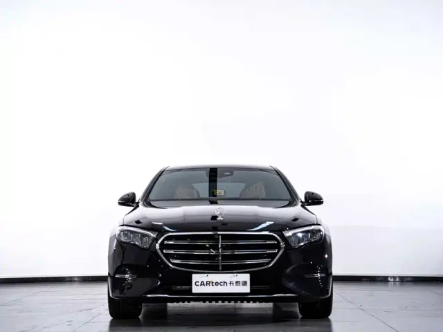 Mercedes-Benz E-Class — Фото автомобиля 4