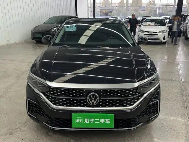 Volkswagen Passat — Фото автомобиля 10