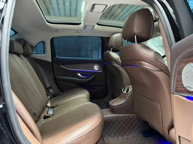 Mercedes-Benz E-Class — Фото автомобиля 18
