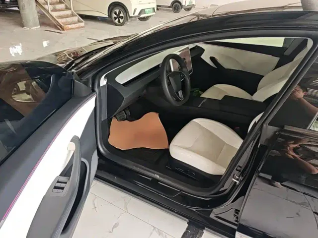 Tesla Model 3 — Фото автомобиля 15