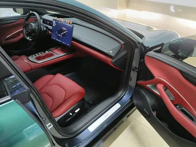 Xiaomi SU7 — Фото автомобиля 13